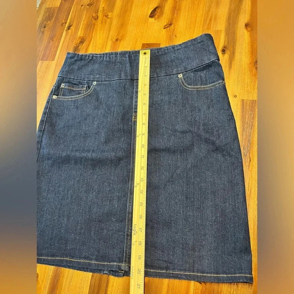 Chadwick’s of Boston pull on denim skirt with back slit size 10 womens - Picture 7 of 8